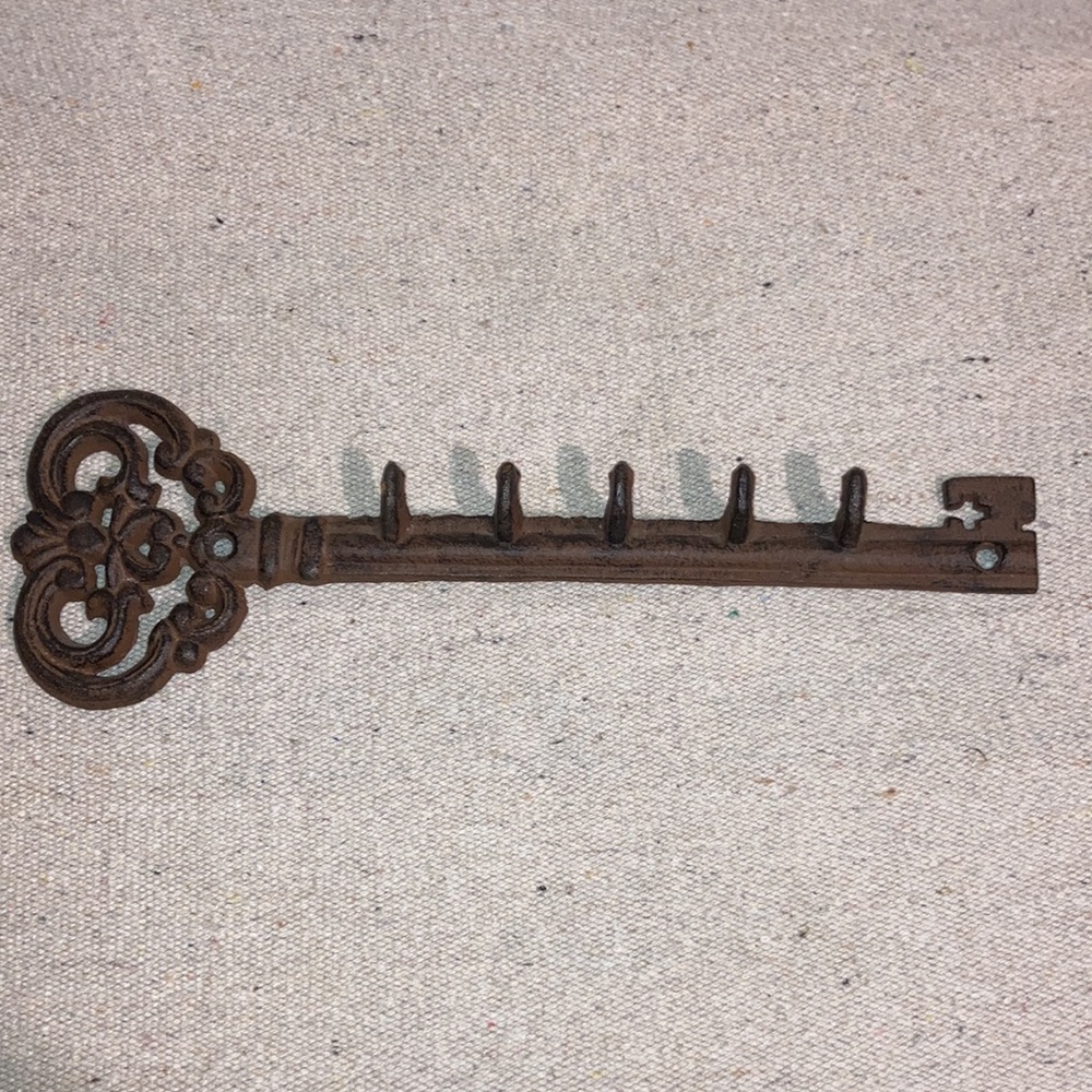 Rustic Brown Skeleton Key Shaped Holder Cast Iron Wall Mount 5 Hook Key Rack